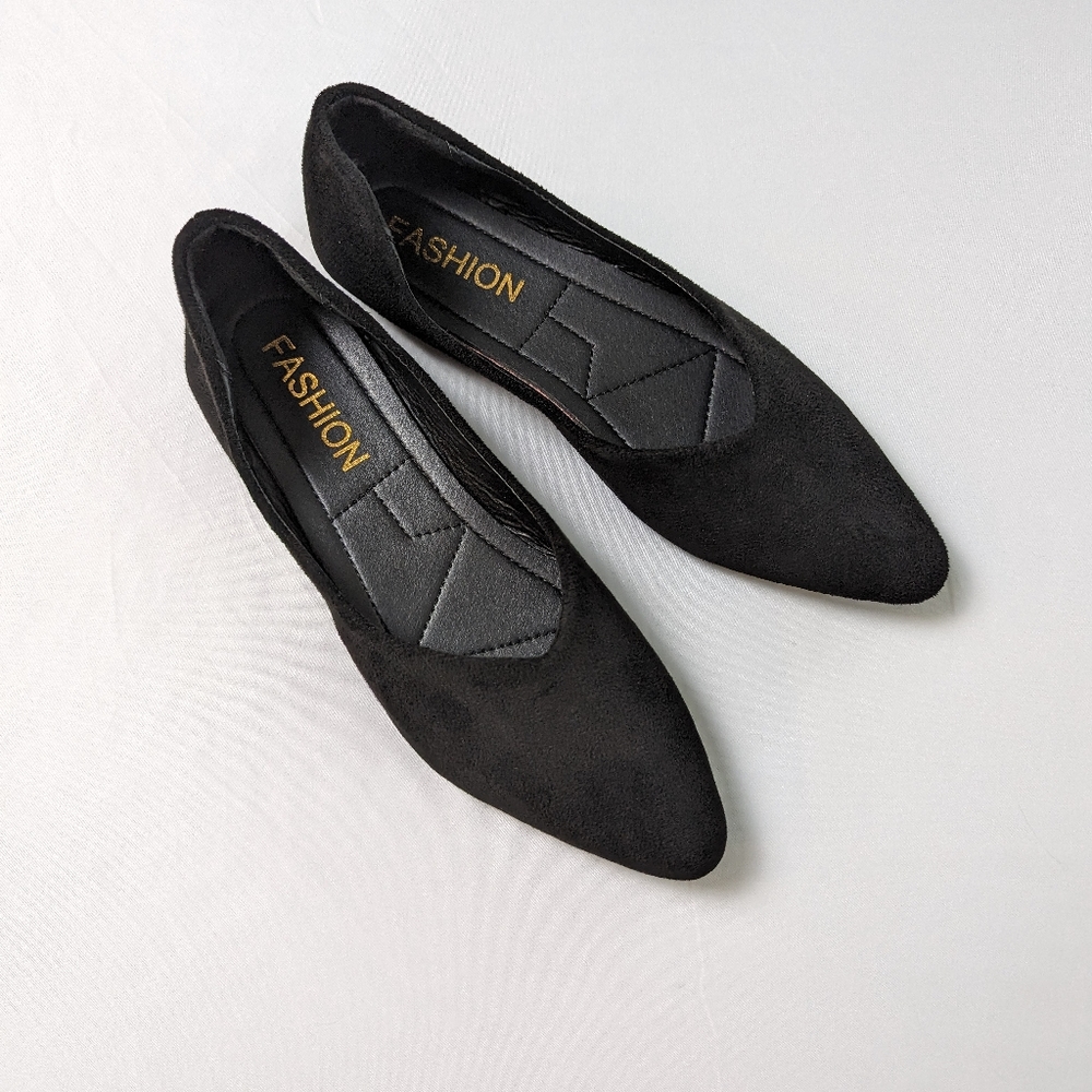 Black pointed toe flats. Size 39 / fits like 8.5